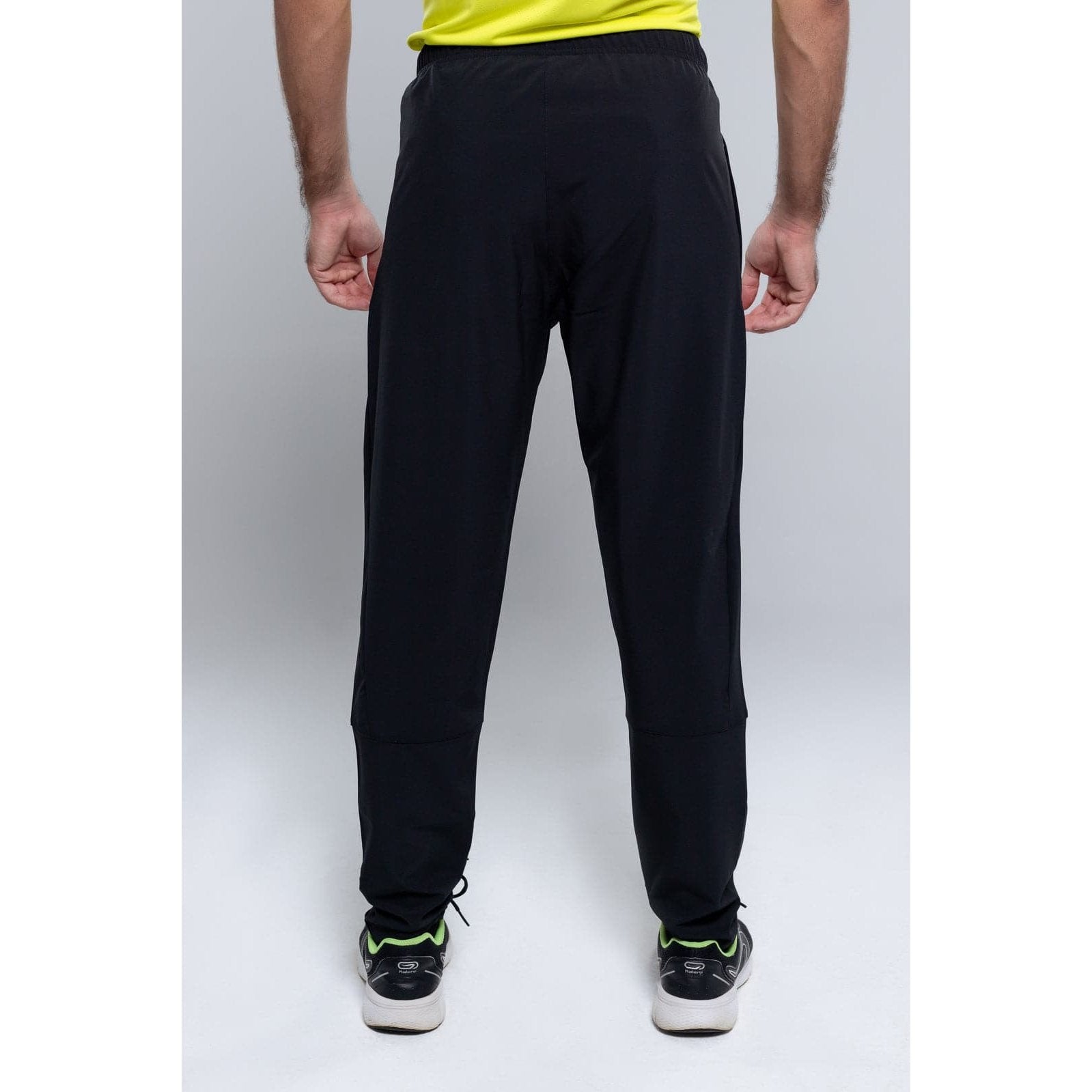 Regular Fit Essential Jogger in Black - Sporty Pro